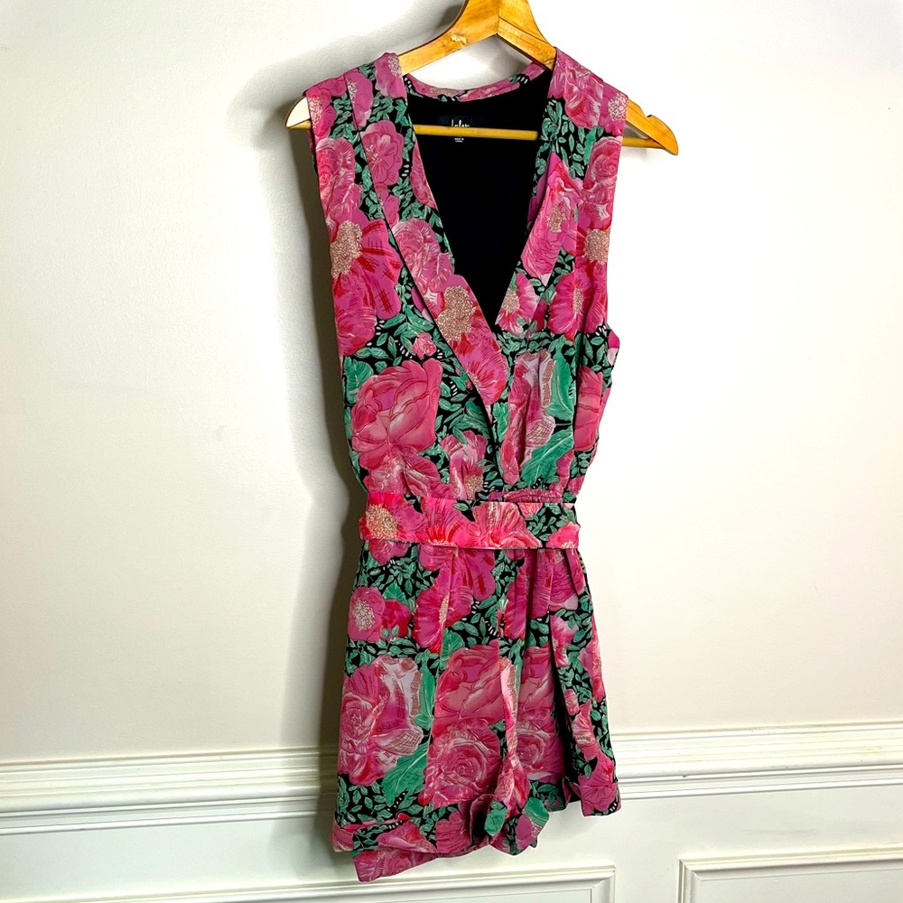 Lulus floral belted romper 80’s‎ print v neck size XL